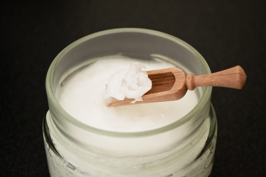 coconut-oil-on-wooden-spoon-2090580_960_720